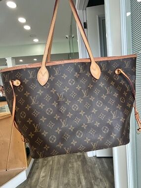 LOUIS VUITTON MM MONO NEVER FULL